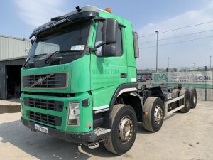 UNRESERVED 2004 Volvo FM9 32T Chassis Cab Truck