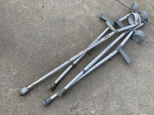 4 x Crutches