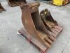 UNRESERVED Hand 1ft Digging Bucket (50mm Pins) - 3