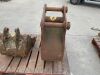 UNRESERVED Hand 1ft Digging Bucket (50mm Pins) - 5
