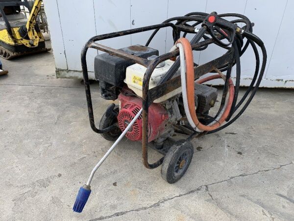 UNRESERVED Honda Petrol Powerwasher c/w Hose & Lance