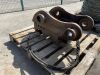 UNRESERVED 3 x Hydraulic Quick Hitches - 3