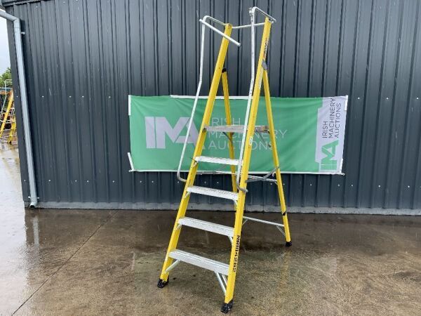 UNRESERVED 5 Step Podium Ladder