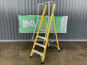 UNRESERVED 4 Step Podium Ladder