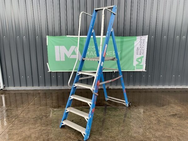 UNRESERVED 6 Step Podium Ladder