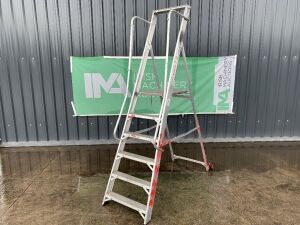 UNRESERVED 6 Step Podium Ladder