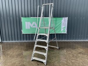 UNRESERVED 6 Step Podium Ladder