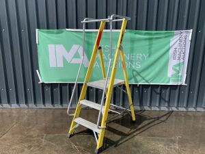 UNRESERVED 3 Step Podium Ladder