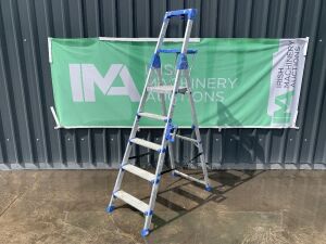 UNRESERVED 5 Step Step Ladder