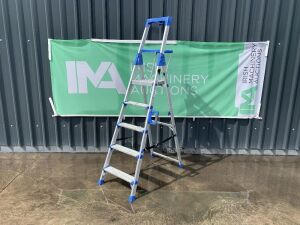 UNRESERVED 5 Step Step Ladder