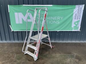 UNRESERVED 3 Step Podium Ladder