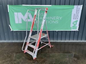 UNRESERVED 3 Step Podium Ladder