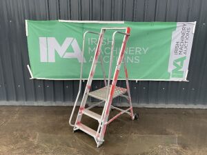 UNRESERVED 3 Step Podium Ladder