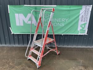 UNRESERVED 3 Step Podium Ladder