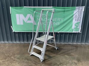 UNRESERVED 3 Step Podium Ladder