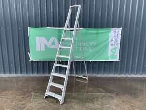 UNRESERVED 8 Step Step Ladder