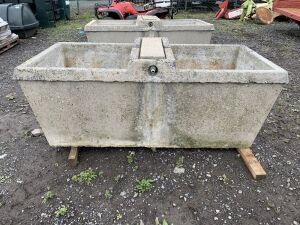 UNRESERVED Double Concrete Water Trough