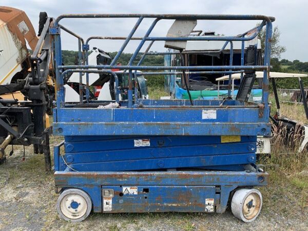 UNRESERVED Upright Electric Scissors Lift