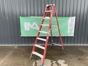 UNRESERVED Clow Fibreglass 2.21M 7 Rung Ladder