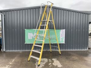 UNRESERVED Clow 2.24M 7 Rung Fibreglass Platform Ladder