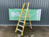 UNRESERVED Clow 1.13M 3 Rung Fibreglass Platform Ladder