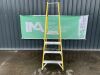 UNRESERVED Clow 1.13M 3 Rung Fibreglass Platform Ladder - 2