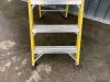 UNRESERVED Clow 1.13M 3 Rung Fibreglass Platform Ladder - 4