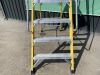 UNRESERVED Clow 1.68M 5 Rung Fibreglass Platform Ladder - 4