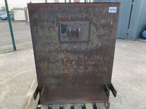 UNRESERVED Rear/Front Mounted Tractor Concrete Weight