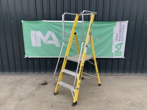 UNRESERVED Clow 2 Rung 0.85M Platform Ladder