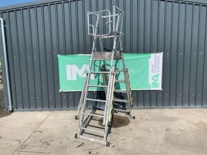 UNRESERVED 2013 Youngman 5-8 Rung 4.208M Telescopic Platform Ladder