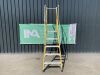 UNRESERVED Clow 1.39M 4 Rung Fibreglass Platform Ladder - 2