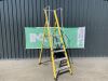 UNRESERVED Clow 1.39M 4 Rung Fibreglass Platform Ladder - 3