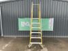 UNRESERVED Clow 1.68M 5 Rung Fibreglass Platform Ladder - 2