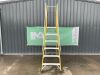 UNRESERVED Clow 1.68M 5 Rung Fibreglass Platform Ladder - 2