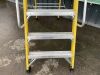 UNRESERVED Clow 1.68M 5 Rung Fibreglass Platform Ladder - 4