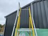 UNRESERVED Clow 1.68M 5 Rung Fibreglass Platform Ladder - 6