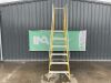 UNRESERVED Clow 1.68M 5 Rung Fibreglass Platform Ladder - 2