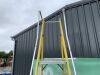 UNRESERVED Clow 1.68M 5 Rung Fibreglass Platform Ladder - 6