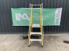 UNRESERVED Clow 0.85M Platform Ladder - 2