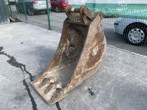 2ft Bucket with Toe Plate 65MM To Suit 10T - 16T