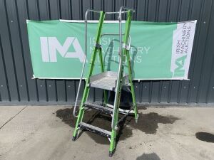 Green 0.8M Fibreglass Podium Ladder