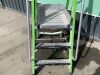 Green 0.8M Fibreglass Podium Ladder - 4