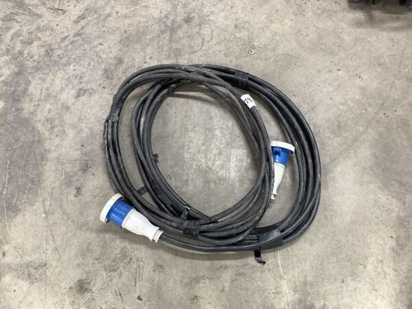 UNRESERVED 2 x Extension Cables
