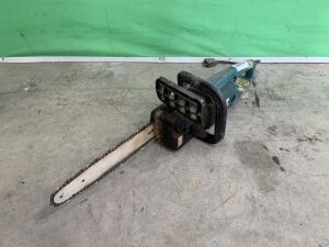 UNRESERVED Makita UC3001 Electric Chainsaw