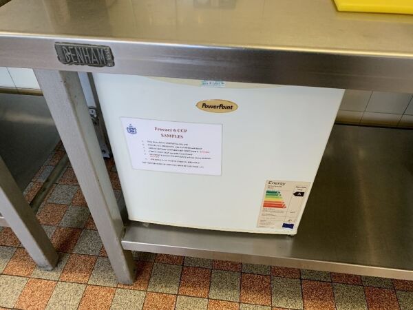 1 x Powerpoint Undercounter Fridge