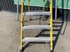 UNRESERVED Clow 1.68M 5 Rung Fibreglass Platform Ladder - 4