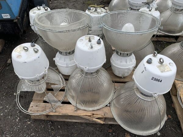 Pallet of Approx 16x Halogen Warehouse Lights