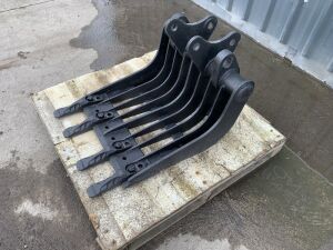 UNUSED 2FT Riddle/Rake Bucket