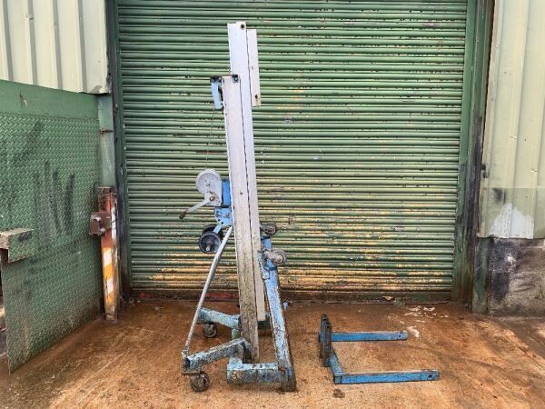 2004 Genie SLA-10 Material Lift